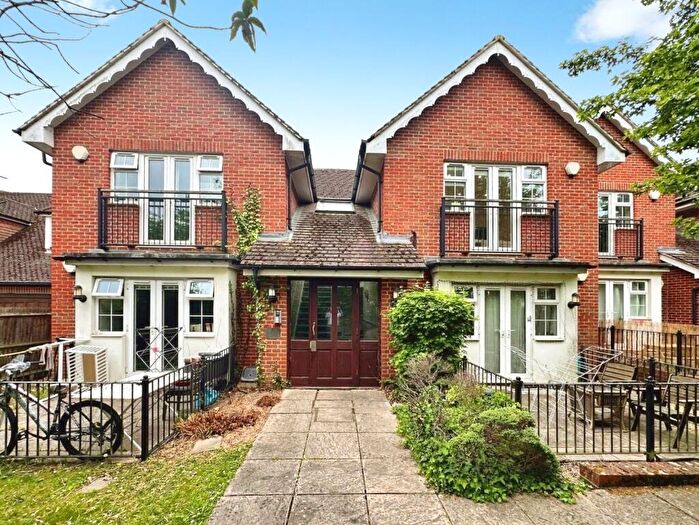 2 Bedroom Apartment For Sale In Sadlers Court, Winnersh, Wokingham, RG41