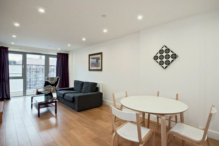 2 Bedroom Apartment To Rent In Christian Street, Epc:B, E1