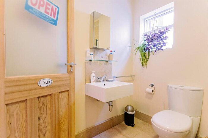 1 Bedroom Flat To Rent In Vale Grove, Manor House, N4