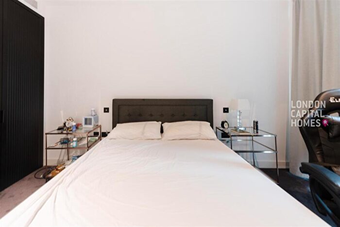 2 Bedroom Apartment To Rent In Legacy Building, Viaduct Gardens, London, SW11