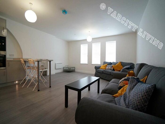 2 Bedroom Apartment To Rent In High Street, Bangor, LL57