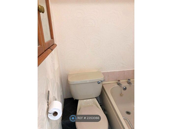 2 Bedroom Flat To Rent In Charlotte Street, Plymouth, PL2
