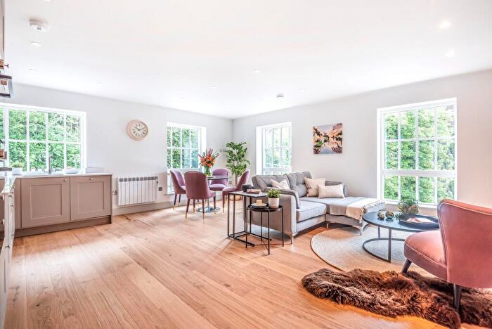 2 Bedroom Apartment For Sale In Toadsmoor Road, Brimscombe, Stroud, Gloucestershire, GL5