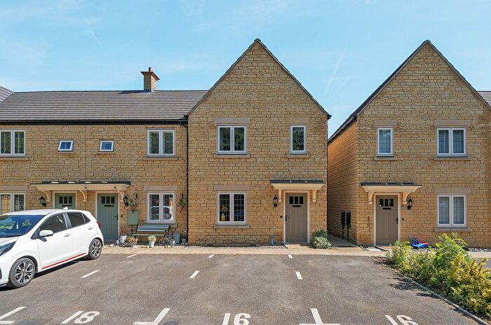 3 Bedroom Terraced House For Sale In Padley Close, Chipping Norton, OX7