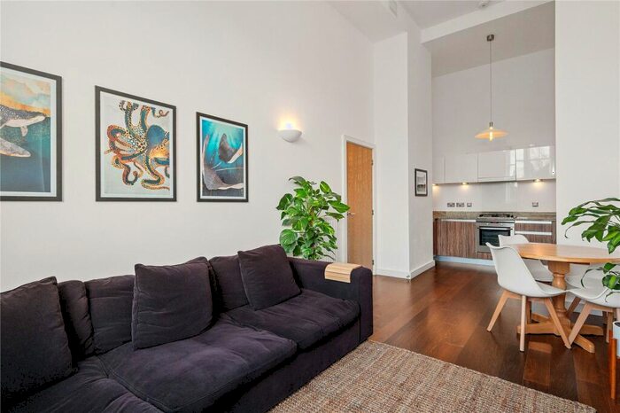 2 Bedroom Apartment To Rent In Ecclesbourne Road, Canonbury, Islington, London, N1