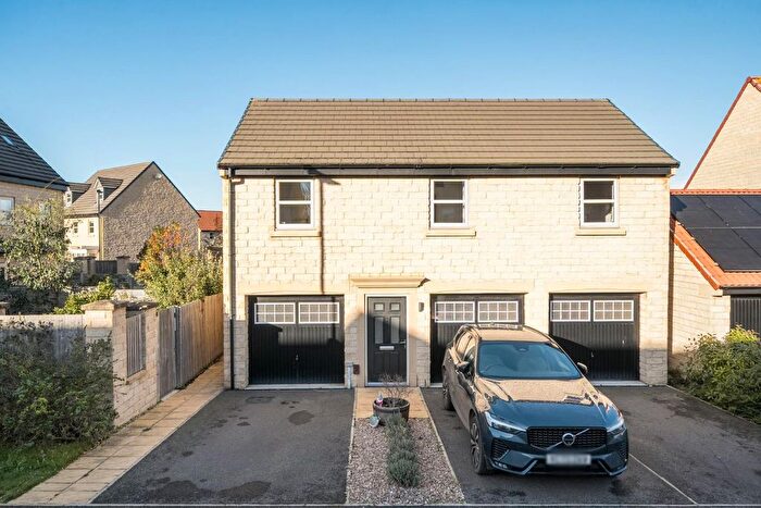 2 Bedroom Flat For Sale In Thorp Drive, Boston Spa, Wetherby, LS23