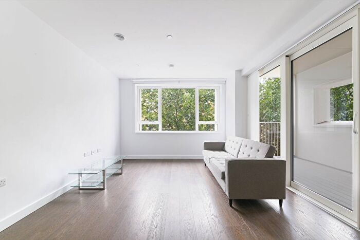 1 Bedroom Flat To Rent In Walworth Road, Elephant Amp; Castle, London, SE17