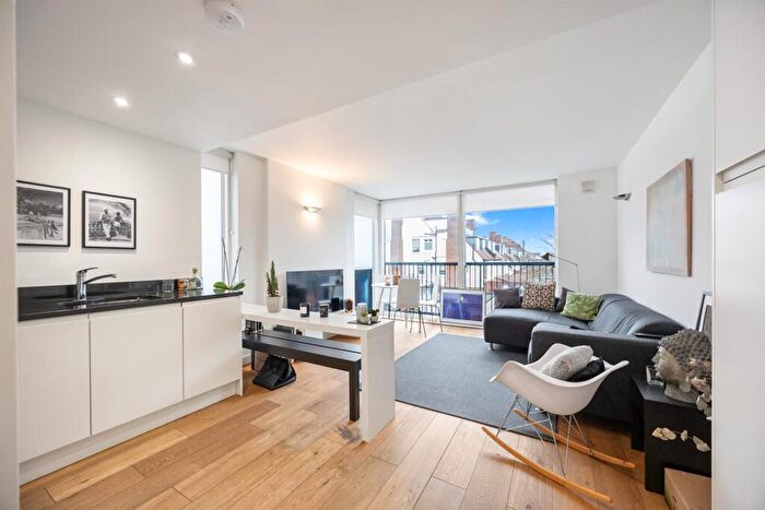 2 Bedroom Apartment To Rent In Walm Lane, NW2