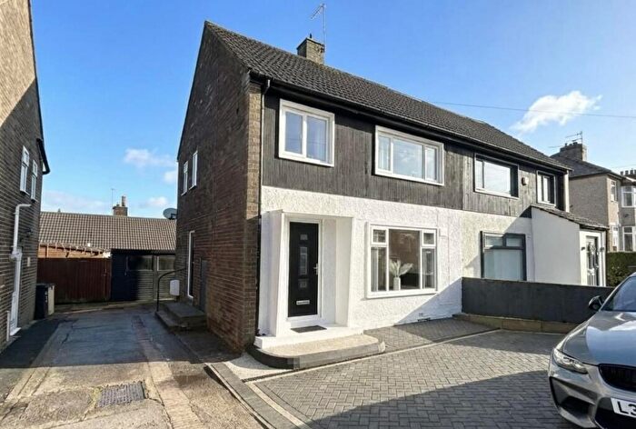 3 Bedroom Semi Detached House For Sale In Beechwood Road, Halifax, HX2