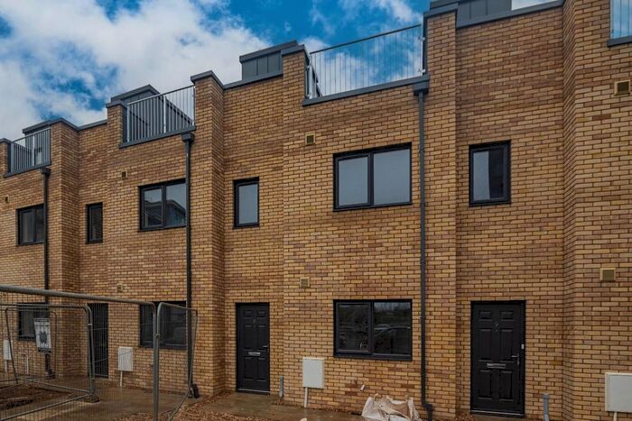3 Bedroom Terraced House To Rent In Victoria Wharf, Watkiss Way, Cardiff, CF11