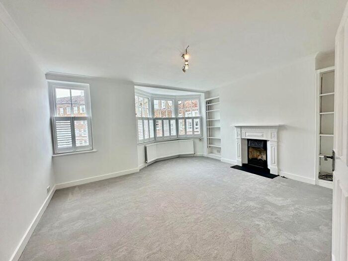 2 Bedroom Apartment To Rent In South Grove, Highgate Village, N6