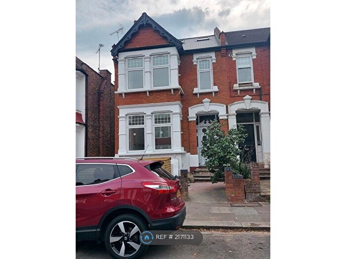 3 Bedroom Flat To Rent In Finchley, London, N3