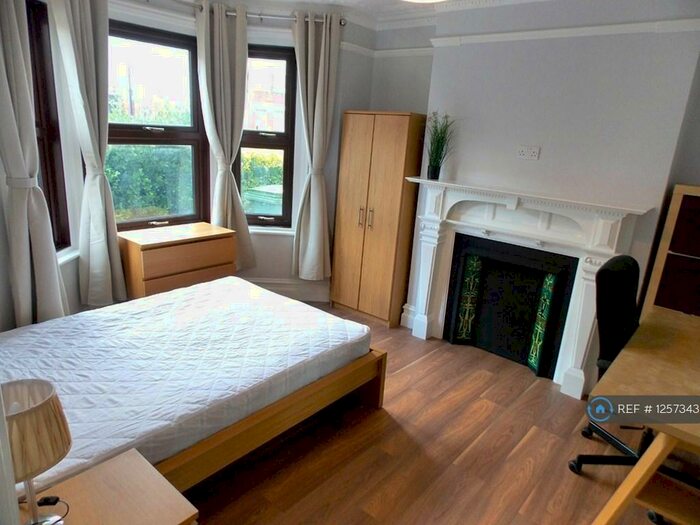 5 Bedroom Semi-Detached House To Rent In Devonshire Road, Southampton, SO15