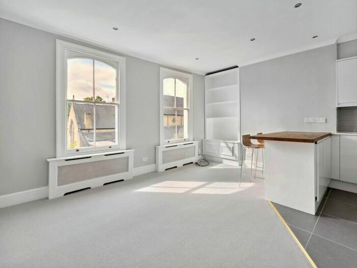 2 Bedroom Flat To Rent In Stratford Road, London, W8