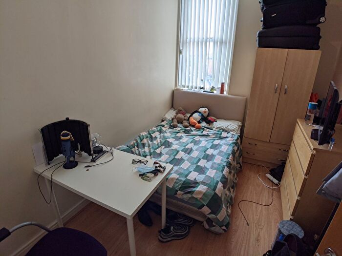 2 Bedroom Flat To Rent In Wilmslow Road, Didsbury, Manchester, M20