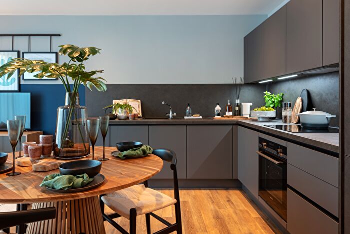2 Bedroom Flat For Sale In Auckland Road, Leyton, E10