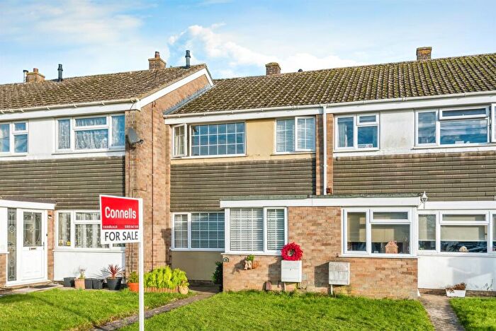 3 Bedroom Terraced House For Sale In Stoneleigh Drive, Carterton, OX18