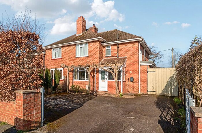 3 Bedroom Semi Detached House For Sale In Meadow Road, Pennington, Lymington, SO41