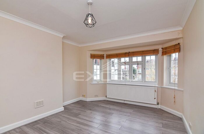 2 Bedroom Flat To Rent In Fordwych Road, West Hampstead, London, NW2