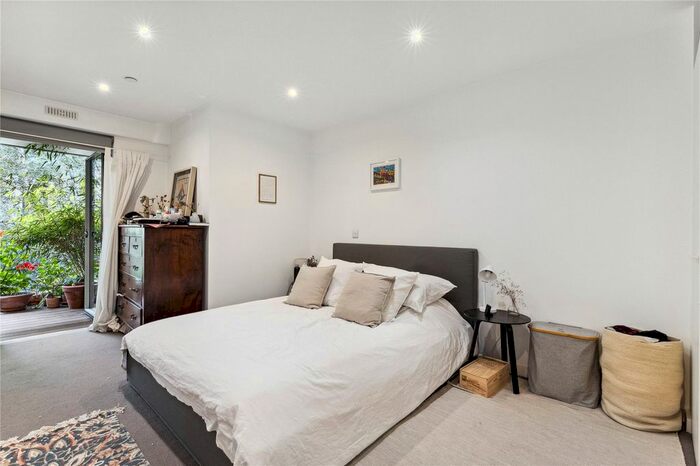 2 Bedroom Flat To Rent In Balham Hill, London, SW12