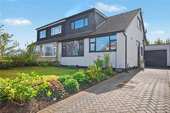 4 Bedroom Bungalow For Sale In Moor Park Gardens, Dewsbury, West Yorkshire, WF12