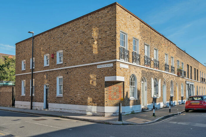 2 Bedroom End Of Terrace House To Rent In Jubilee Street, London, E1