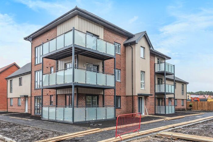 1 Bedroom Flat To Rent In Hawthorn Drive, Crowthorne, RG45