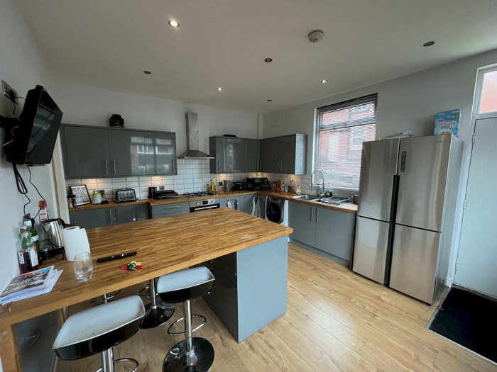 6 Bedroom End Of Terrace House To Rent In Hartley Avenue, Leeds, West Yorkshire, LS6