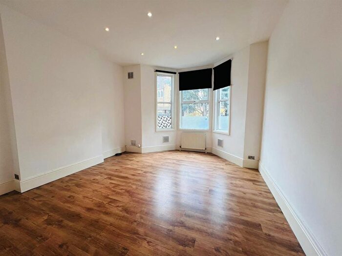 3 Bedroom Flat To Rent In Station Road, London, NW10