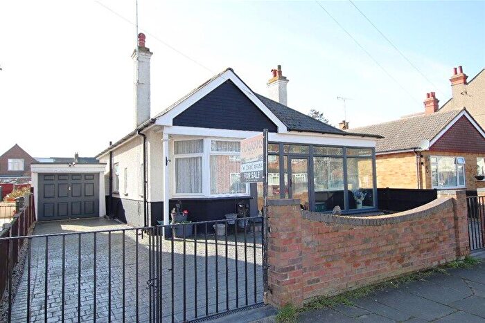 2 Bedroom Detached Bungalow For Sale In Cotswold Road, Clacton On Sea, CO15