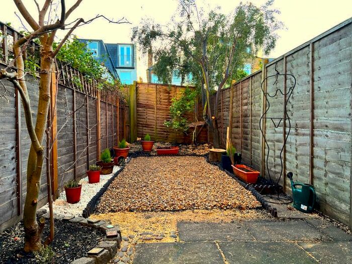 1 Bedroom Flat To Rent In Fairlight Road, London, SW17