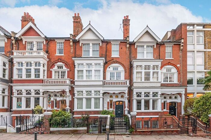 1 Bedroom Flat To Rent In Richmond Hill, Richmond, TW10
