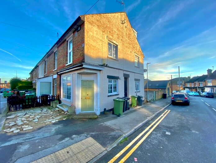 2 Bedroom Flat To Rent In Tonbridge Road, Maidstone, ME16