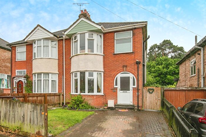 3 Bedroom Semi Detached House For Sale In Pine View Road, Ipswich, IP1