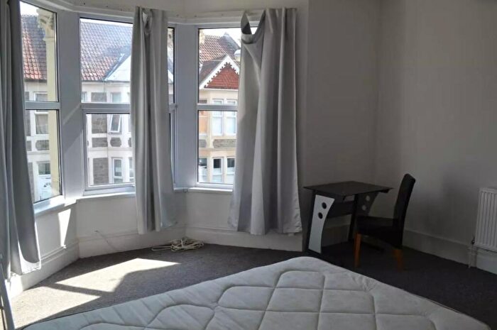 6 Bedroom House To Rent In Victoria Park, Bristol, BS16