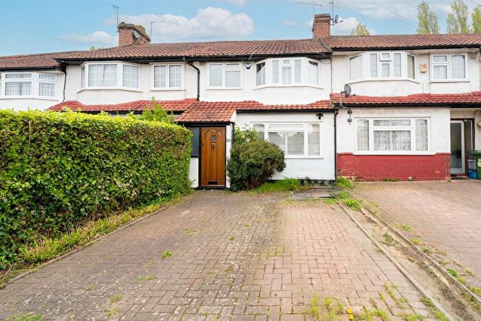 3 Bedroom Terraced House For Sale In Whitehouse Avenue, Borehamwood, WD6