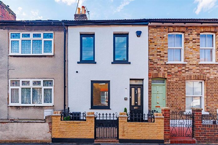 3 Bedroom Property To Rent In Mayfield Road, Walthamstow, E17