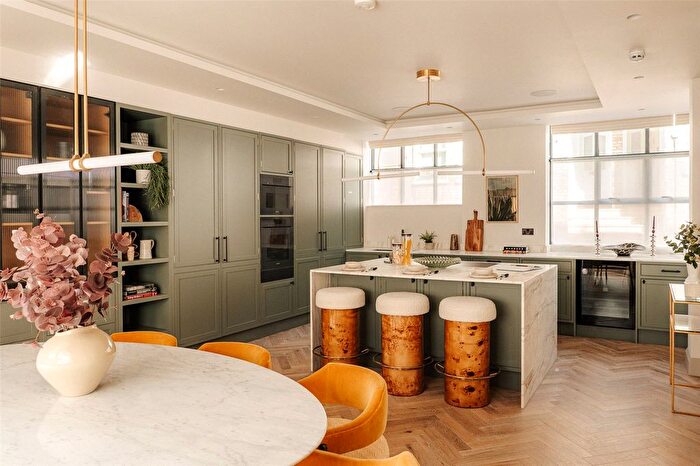 4 Bedroom Mews For Sale In Bridstow Place, Notting Hill, London, W2
