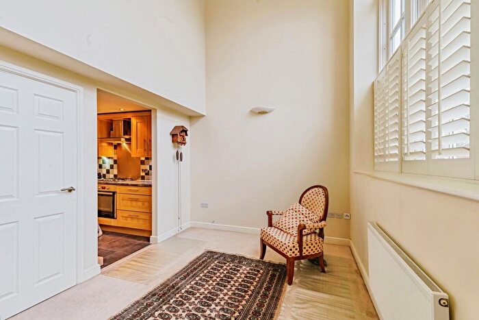 1 Bedroom Flat For Sale In Old School Close, Redhill, Surrey, RH1