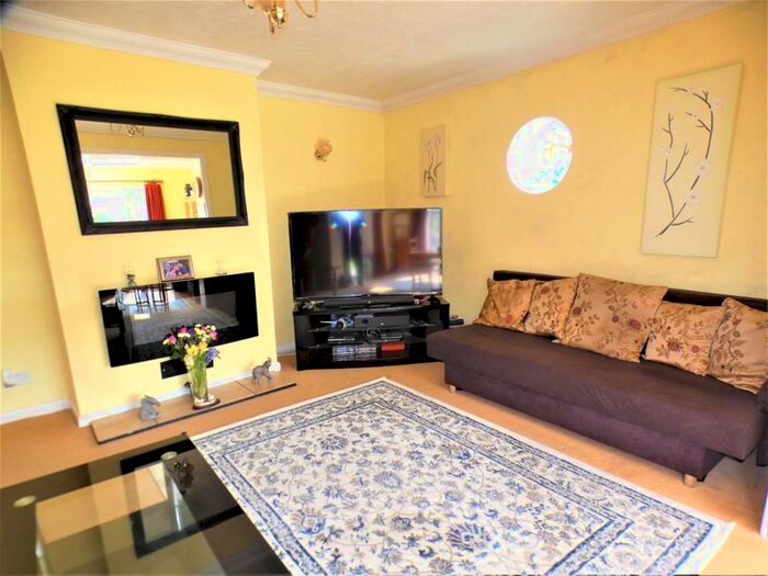 2 Bedroom Detached Bungalow For Sale In Bridge Close, Bursledon, Southampton, SO31