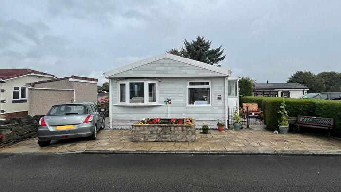 2 Bedroom Park Home For Sale In Lesley Way, Crosland Hill, Huddersfield, HD4
