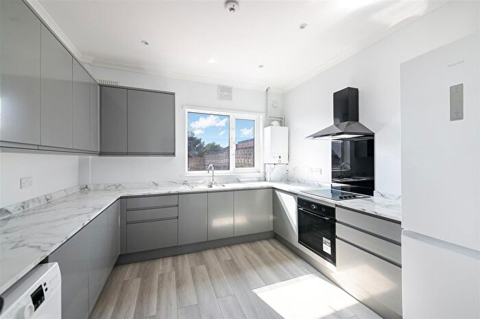 3 Bedroom Flat To Rent In London Road, Cheam, SM3