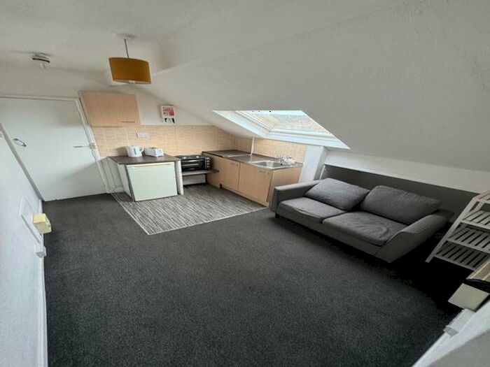 1 Bedroom Flat To Rent In Mitford Place, Armley, Leeds, LS12