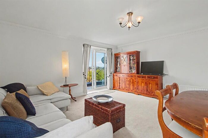 3 Bedroom Apartment To Rent In Crediton Hill, West Hampstead, London, NW6