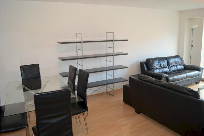 3 Bedroom Flat To Rent In Royal Plaza, Westfield Terrace, South Yorkshire, Uk, S1
