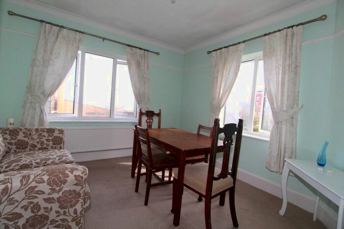 3 Bedroom Flat To Rent In Station Road, Ashford, Kent, TN23