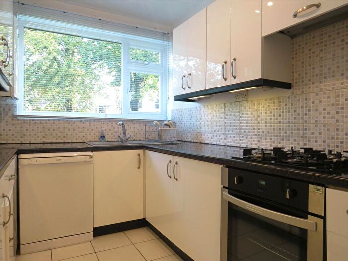 2 Bedroom Apartment To Rent In Sanderstead Road, South Croydon, Surrey, CR2
