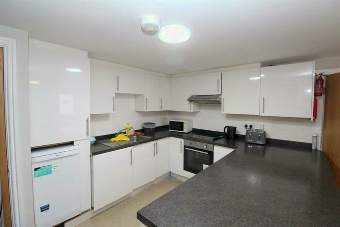 6 Bedroom Flat To Rent In Rhymney Terrace, Cathays, Cardiff, CF24