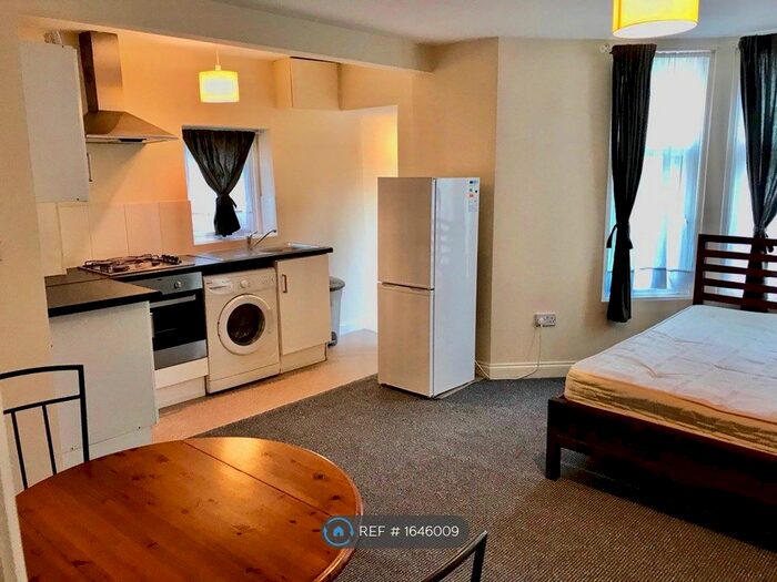 Studio To Rent In Tufnell Park Road, London, N7