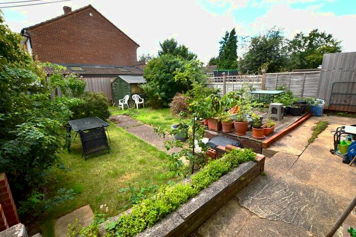 2 Bedroom Link Detached House For Sale In Crayle Street, Slough, Slough, SL2